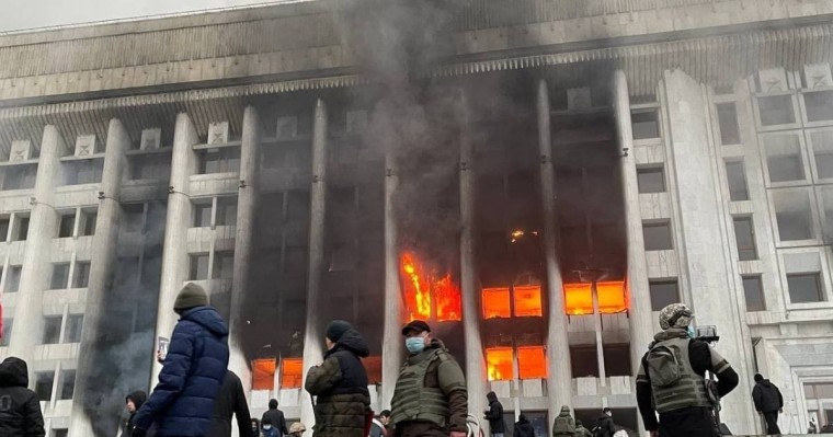 «Бандиттік топтар шетелде дайындықтан өткен»: Алматы қаласы Комендатурасы мәлімдеме жасады