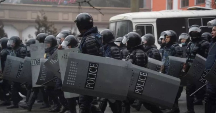 Елдегі тәртіпсіздіктер: 8 полицей мен Ұлттық ұланның сарбазы қаза тапты