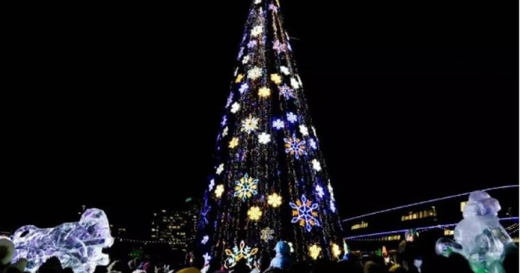 Астанада еліміздің бас шыршасы жағылды (фото)