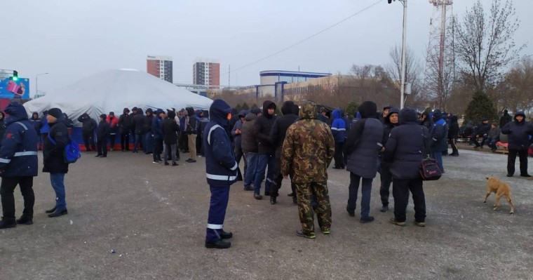 4 қаңтар: Ақтаудағы «Ынтымақ» алаңында не болып жатыр (видео)