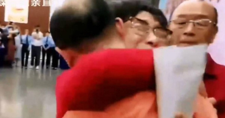 Ерлі-зайыпты жоғалып кеткен баласын 30 жылдан кейін тапты - Қазақстан жаңалықтары