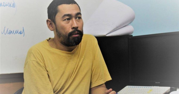 Путиннің жиынына бармақ болып, шекарада ұсталған блогер және құрылысы тоқтаған зауыт