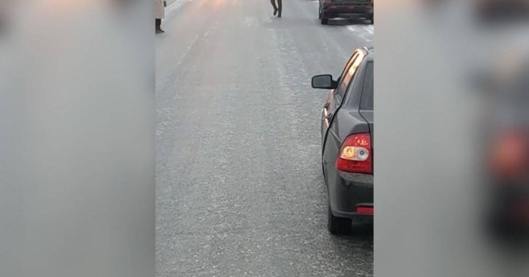 После ДТП с участием трех авто на трассе Уральск - Атырау сгорел джип