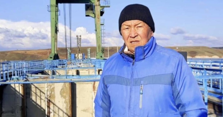 Ақтөбелік краншы зейнеткер туған қаласын төтенше жағдайдан шығаруға көмектесті