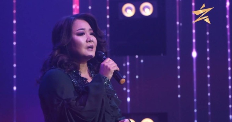 Ақбота Керімбекова концертіне келген бұрынғы енесіне сәлем салды (ВИДЕО)