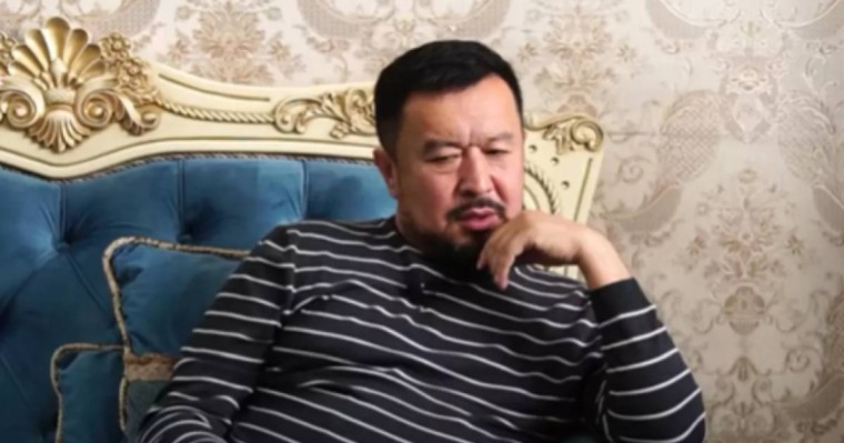 "Өте қатал күйеумін": Сәбит Әбдіхалықов бұрынғы жұбайларымен қалай өмір сүргенін ашық айтты