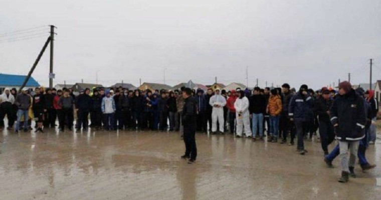 Іздестіруге иттер, дрондар мен жүздеген адамдар кірісті: Атырауда жоғалып кеткен бүлдіршін табылмай жатыр - Қазақстан жаңалықтары