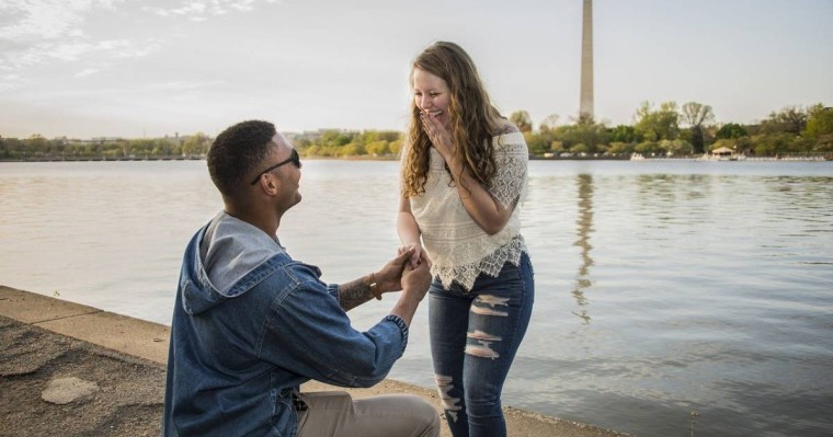 Сотталған бойжеткенге жігіті үйленуге ұсыныс жасады