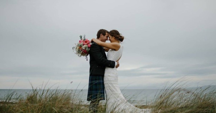 Екі қызды зорлағаны үшін түрмеде отырып маньяк үйленгелі жатыр