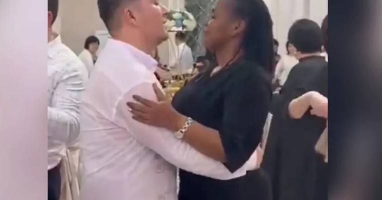 «Африкаға +1 күйеу бала»: Африкалық қызды құшақтап билеген қазақ жігіт жұрттың сынына қалды (ВИДЕО)