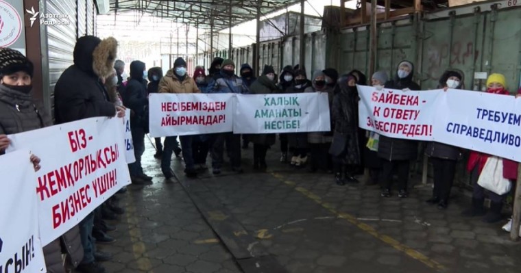 Байбекке "жақын" адамдар "Рахат" базарына иелік етпек. Халық көмек сұрады