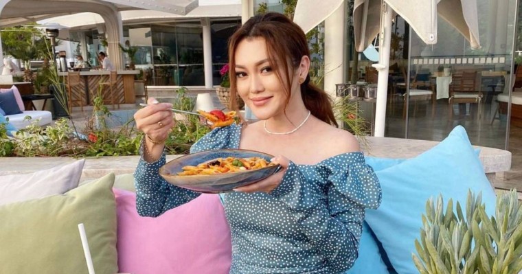 «Ұялмай баруым мүмкін»: Ерке Есмахан тағы кіммен кездескелі жүр