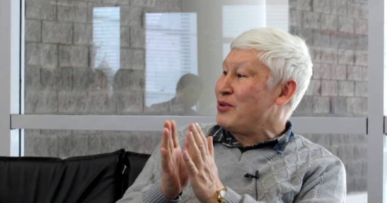 Асқар Жұмаділдаев: Қазақ ешуақытта әйелін мақтамаған. Бізге жат