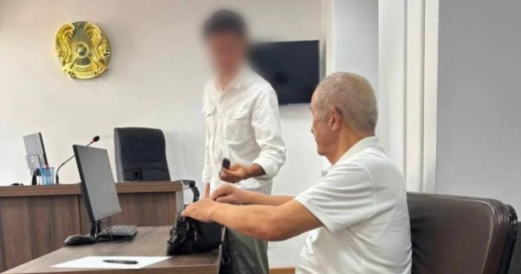 «Көлігінің кілтін қалдырды»: Мұқағалидың ұлы ақынды балағаттаған блогерді кешірді