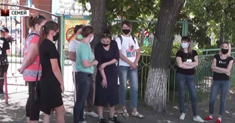 "Еттен сабынның иісі шығады": Семейдегі аспаздың желідегі видеосын көрген ата-аналар шу шығарды - Қазақстан жаңалықтары