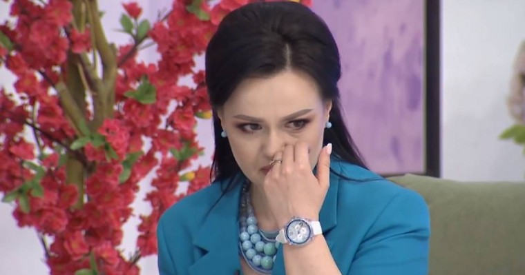 "Ата-анамды көрмегеніме 1 жыл болды": Анна Данченко тікелей эфирде жылап жіберді (видео)