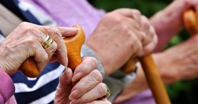 61 жаста зейнетке шығу: Сенат заң жобасын қабылдады