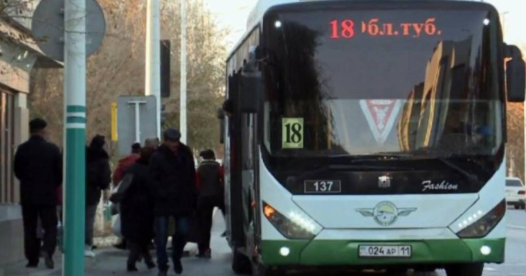 Автобустың жолын кесіп, жолаушылар ұшып кетті: Нұр-Сұлтандағы жантүршігерлік видео жарияланды