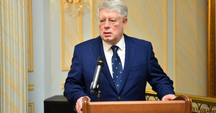 "Жаман үйді, қонағы билейді": Қоғам белсендісі Қазақстандағы Ресей елшісін ауыстыруды талап етті