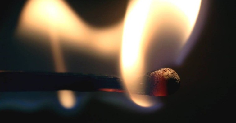 БҚО тұрғыны мәслихат ғимаратында өзін өртеп жіберді