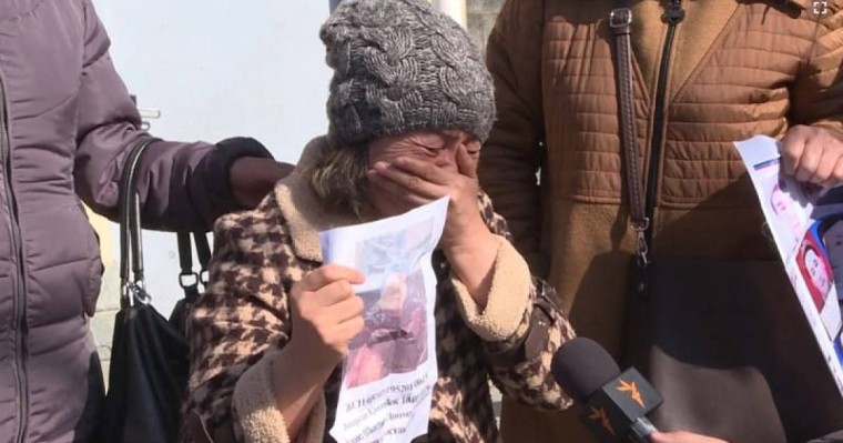 Қытайда қамалған туыстарына іздеу салып, консулдық алдында наразылық өткізгендердің бірі талып қалды