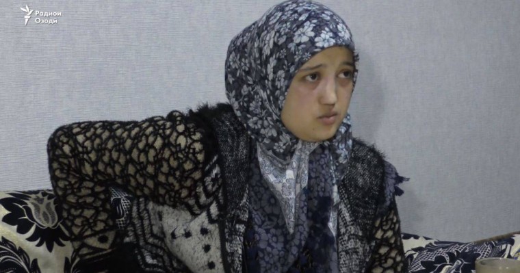 Полиция хиджабқа қарсы рейдте ұсталған әйелге "қоқан-лоқы көрсеткен"