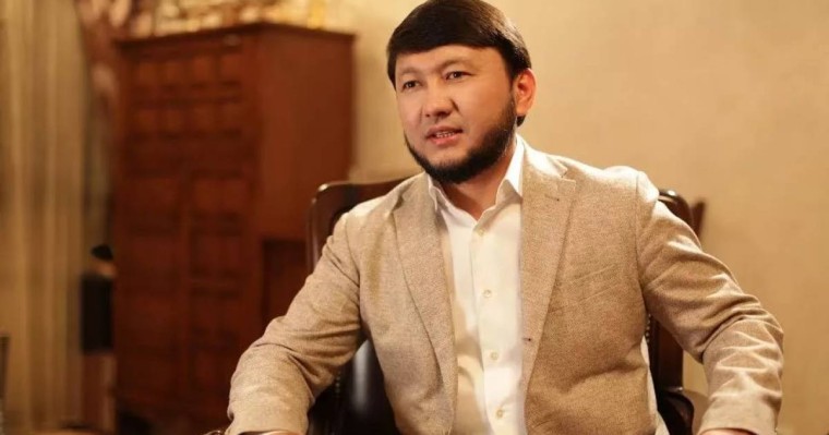 Мұхамеджан Тазабеков көпті мазалаған сұраққа жауап берді: Заңсыз әйеліңіз бар ма?