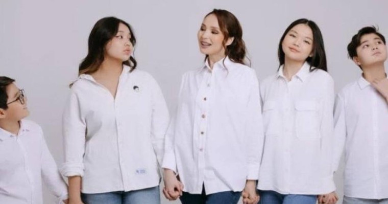 Қайрат Нұртастан бөлек тұратын Жұлдыз Әбдукәрімова бесінші баласына аяғы ауыр екенін көрсетті