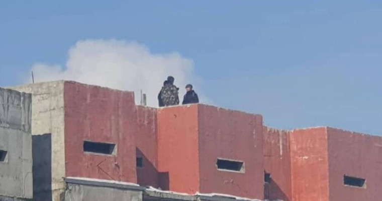 Алматыда биіктен полиция қызметкері құлап кетті