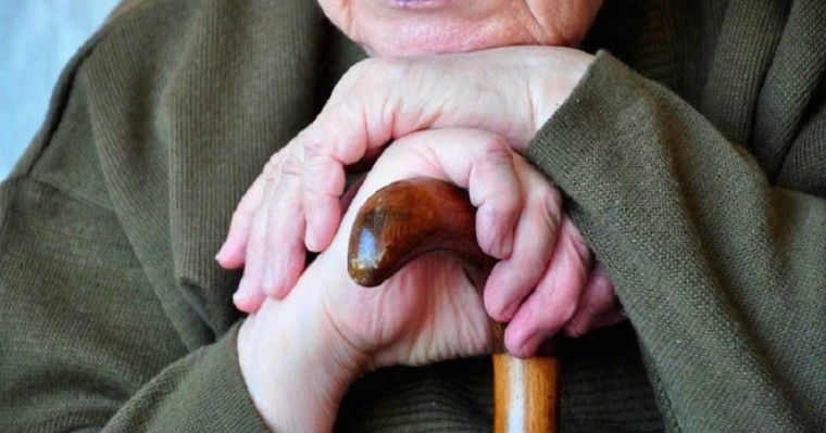 Көкшетаулық әжей карантиннің кесірінен немерісін жоғалтып алды