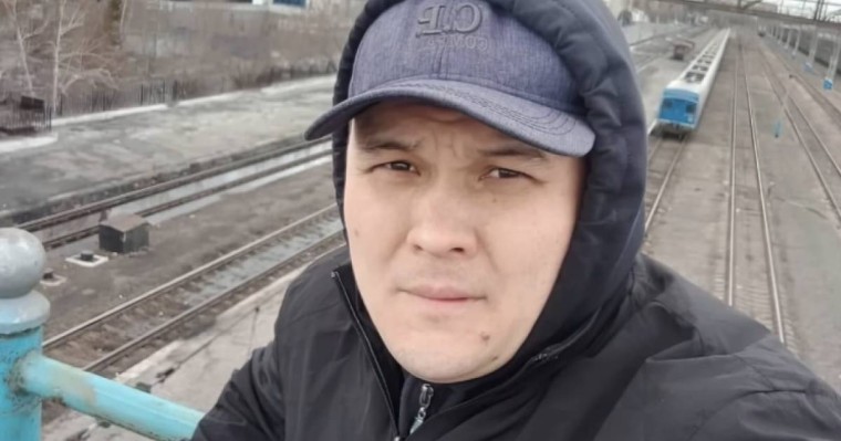 Павлодарда тікелей эфирде Путинге тіл тигізген блогер қамауға алынды