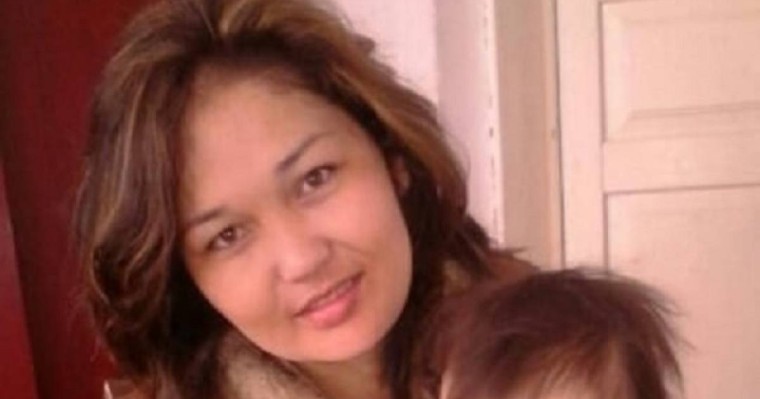 Үш баласы жетім қалды. Аналарды заңсыз митингіге шақырды деп айыпталған әйел көз жұмды