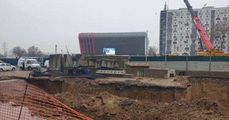 Ташкентте метроның құрылыс алаңында топырақ құлап, туннельді басып қалды