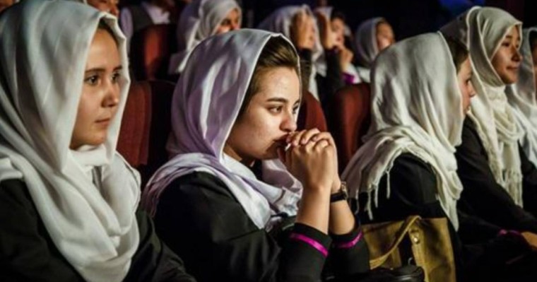 Талибандықтармен мәжбүрлі түрде некеге тұрмас үшін ауғандықтар қыздарын ерте күйеуге беріп жатыр