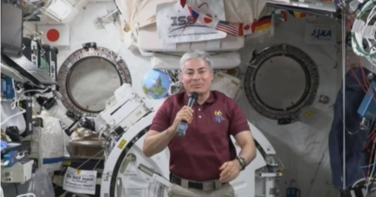 Америкалық ғарышкер қазақстандықтарды Тәуелсіздік мерекесімен ғарыштан құттықтады