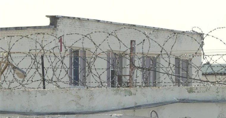 «Дертін біле тұра босатпады». Семей түрмесінде ракқа шалдыққан тұтқын көз жұмды