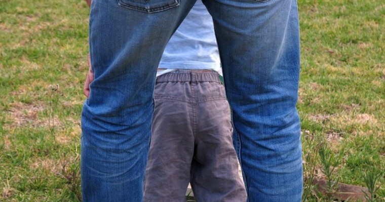 "10 жасар бауырымды 16 жастағы жасөспірім зорлады". СҚО-да әйел қылмыскер жазасыз қалады деп қорқады