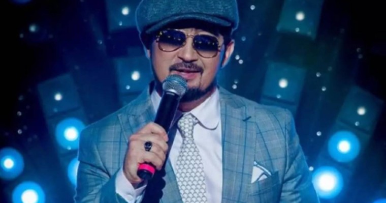 "500 мың теңгеге барады-ау": Мұқасан Шахзадаев ең қымбат көзілдірігі қанша теңге тұратынын айтты