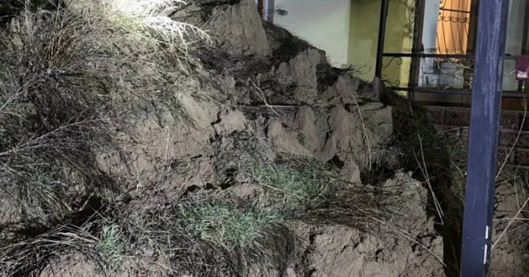 Алматы облысында топырақ көшкіні жүрді: Тұрғындар эвакуацияланып жатыр