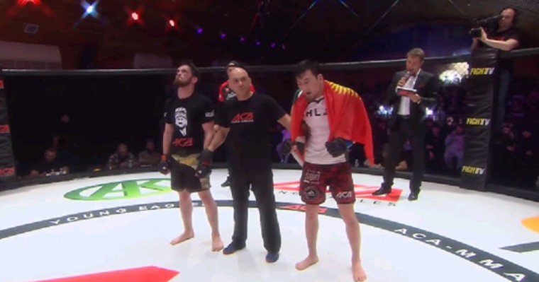 Шешенстандық файтер төрешілермен келіспей, қарсыласының жеңісін мойындады