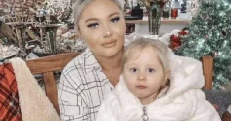 Үш жасар қыз ерекше ауруға шалдығып, әйнек пен ағаш жей бастаған