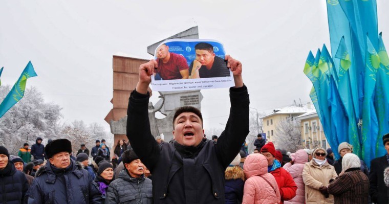 Құрбандарға құран оқу, "Назарбаевсыз Қазақстан" һәм наразыларды ұстау