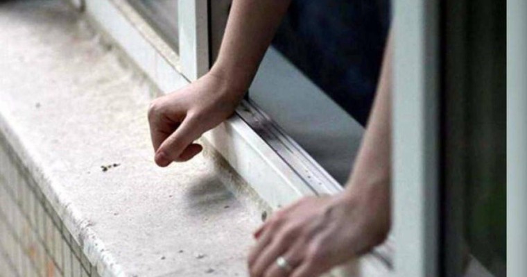 Өзіне қол жұмсауға екінші рет әрекет еткен: бойжеткен 16-қабаттан секіріп кетті