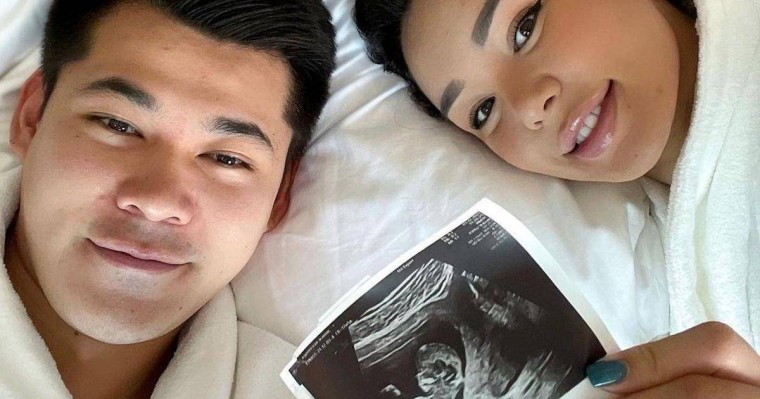 Данияр қолын ішіме қойып «сен жүктісің» деді - Жәния Джуринская (видео)