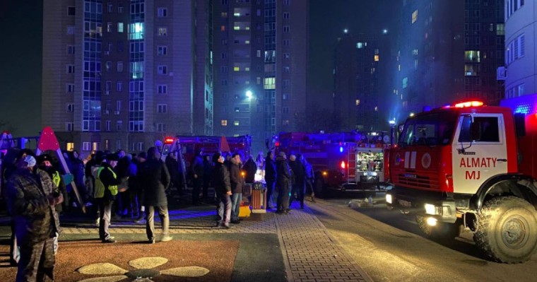 Алматыда тұрғын үй кешенінен өрт шықты (ВИДЕО)