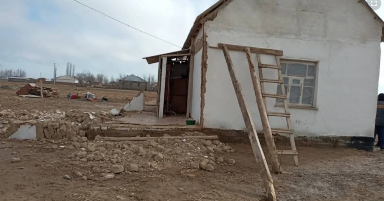 Созақтағы Жеткіншек ауылында жер асты суы көтеріліп, үйлер зақымданды