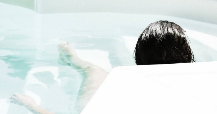 Жуынатын бөлмеге телефон алып кірген оқушы қыз ажал құшты