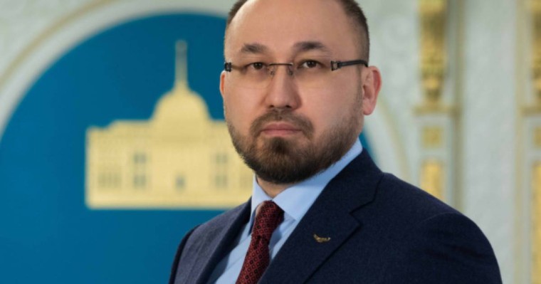 Дәурен Абаев шенеуніктерің айлығы қанша екенін сұрайтын журналистерді сынады