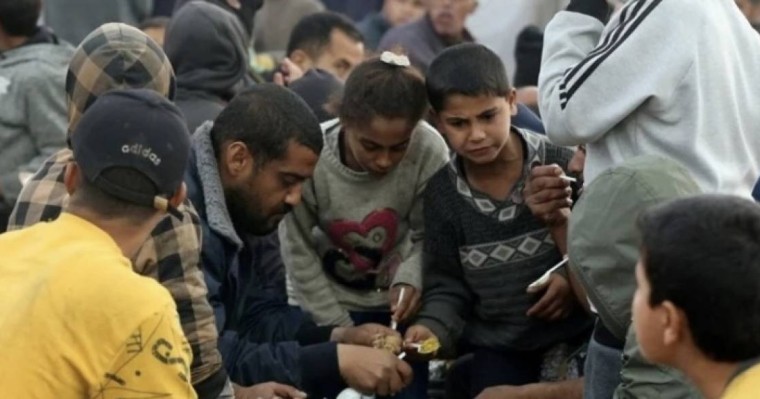 "Көңіліміз құлазып жүр". Газа секторында мұсылмандар ауыз бекітті