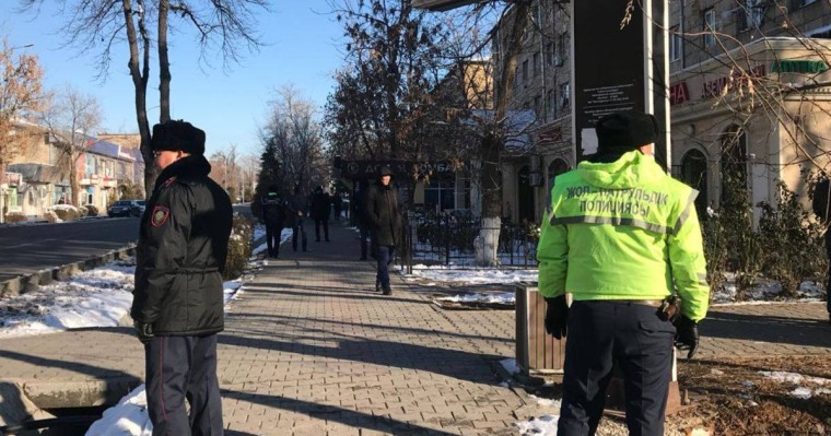 Шымкенттегі Азаттық тілшісін белгісіз біреулердің аңдығаны байқалды